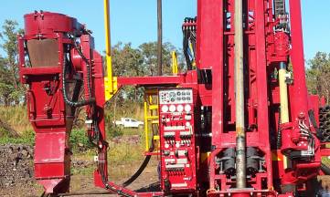 The Schramm RC Drilling Rig has an onboard, hydraulically operated cyclone and splitter system to ensure sample quality and operator safety.